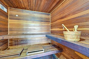 9 Mi to Spanaway Park: Home w/ Indoor Hot Tub