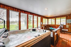 9 Mi to Spanaway Park: Home w/ Indoor Hot Tub