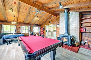 9 Mi to Spanaway Park: Home w/ Indoor Hot Tub