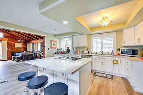 9 Mi to Spanaway Park: Home w/ Indoor Hot Tub