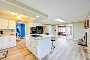 9 Mi to Spanaway Park: Home w/ Indoor Hot Tub