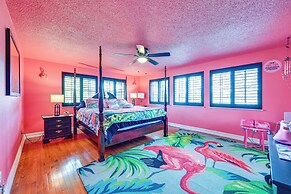 9 Mi to Spanaway Park: Home w/ Indoor Hot Tub