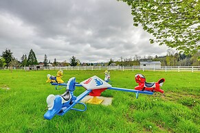 9 Mi to Spanaway Park: Home w/ Indoor Hot Tub