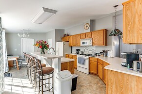 Family Home in Arrowhead Lake w/ Fire Pit!