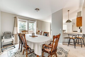 Family Home in Arrowhead Lake w/ Fire Pit!