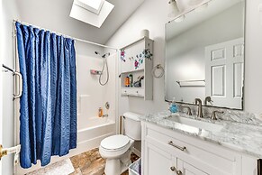 Family Home in Arrowhead Lake w/ Fire Pit!