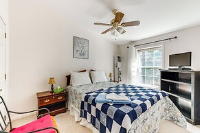 Family Home in Arrowhead Lake w/ Fire Pit!