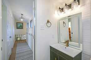 Luxe Lake Granbury Retreat: Dock, Deck & Game Room