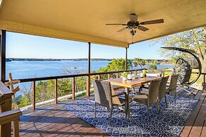 Luxe Lake Granbury Retreat: Dock, Deck & Game Room