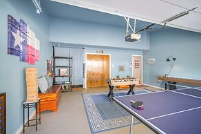 Luxe Lake Granbury Retreat: Dock, Deck & Game Room