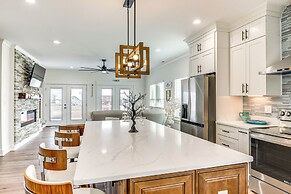 Walk to Wilkins Beach: Spacious Home w/ Hot Tub