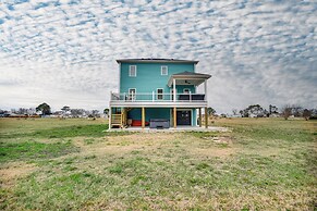 Walk to Wilkins Beach: Spacious Home w/ Hot Tub