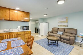 Near Steinhatchee River: Studio w/ Screened Porch!