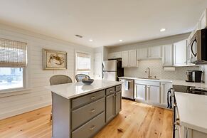 3 Mi to Beach: Coastal Escape in Mount Pleasant
