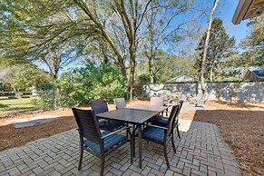 3 Mi to Beach: Coastal Escape in Mount Pleasant