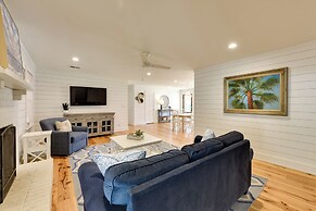 3 Mi to Beach: Coastal Escape in Mount Pleasant