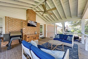 3 Mi to Beach: Coastal Escape in Mount Pleasant