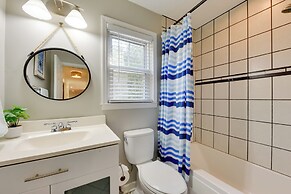 3 Mi to Beach: Coastal Escape in Mount Pleasant