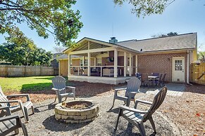 3 Mi to Beach: Coastal Escape in Mount Pleasant