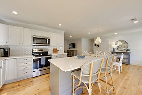 3 Mi to Beach: Coastal Escape in Mount Pleasant