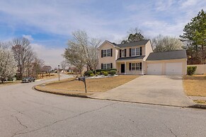14 Mi to Lake Lanier: Family Home w/ Yard