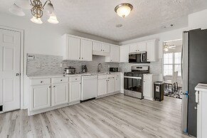 14 Mi to Lake Lanier: Family Home w/ Yard