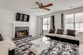 14 Mi to Lake Lanier: Family Home w/ Yard