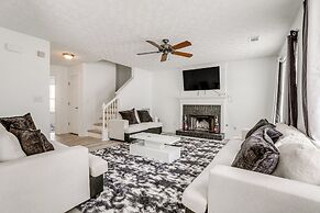 14 Mi to Lake Lanier: Family Home w/ Yard