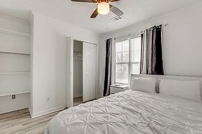 14 Mi to Lake Lanier: Family Home w/ Yard