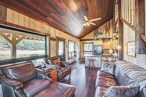 4 Mi to Wind Cave Nat'l Park: Creekside Cabin!