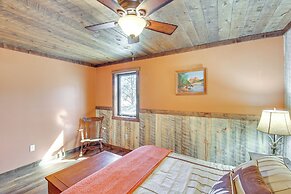 4 Mi to Wind Cave Nat'l Park: Creekside Cabin!