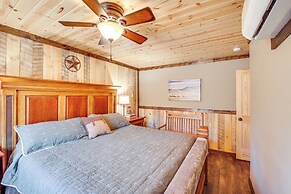 4 Mi to Wind Cave Nat'l Park: Creekside Cabin!