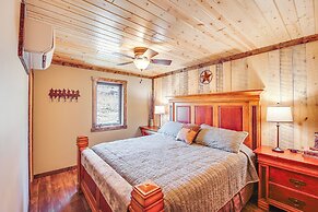 4 Mi to Wind Cave Nat'l Park: Creekside Cabin!