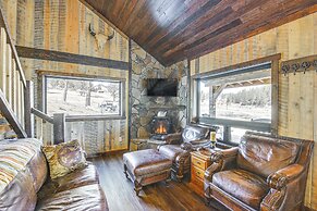 4 Mi to Wind Cave Nat'l Park: Creekside Cabin!