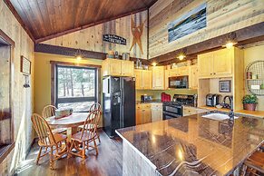 4 Mi to Wind Cave Nat'l Park: Creekside Cabin!