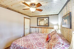 4 Mi to Wind Cave Nat'l Park: Creekside Cabin!