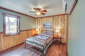 4 Mi to Wind Cave Nat'l Park: Creekside Cabin!