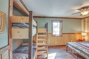 4 Mi to Wind Cave Nat'l Park: Creekside Cabin!