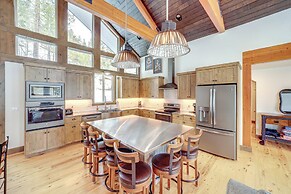 15 Mi to Lake Chelan: Mountain Chalet w/ Fire Pit!