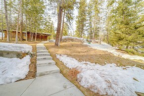 15 Mi to Lake Chelan: Mountain Chalet w/ Fire Pit!