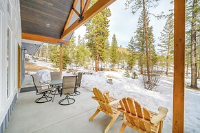 15 Mi to Lake Chelan: Mountain Chalet w/ Fire Pit!