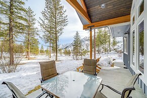 15 Mi to Lake Chelan: Mountain Chalet w/ Fire Pit!