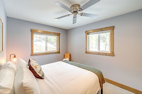 15 Mi to Lake Chelan: Mountain Chalet w/ Fire Pit!