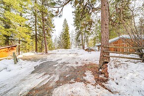 15 Mi to Lake Chelan: Mountain Chalet w/ Fire Pit!