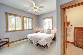 15 Mi to Lake Chelan: Mountain Chalet w/ Fire Pit!