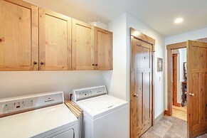 15 Mi to Lake Chelan: Mountain Chalet w/ Fire Pit!