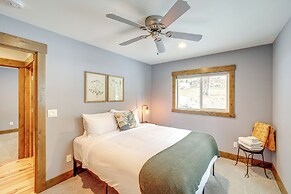 15 Mi to Lake Chelan: Mountain Chalet w/ Fire Pit!