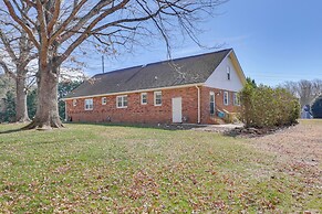 14 Mi to Raleigh: Charming Family Home!