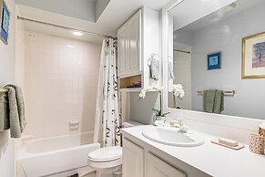 Hot Tub, Fire Pit: Retreat in The Woodlands!