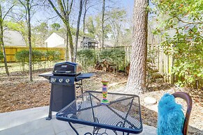 Hot Tub, Fire Pit: Retreat in The Woodlands!